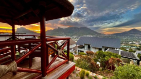 Pepper House Villa ,Housekeeper , heated pool , Hot tub, backup solar and water systems